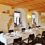 Folklorehof Hotel 3*